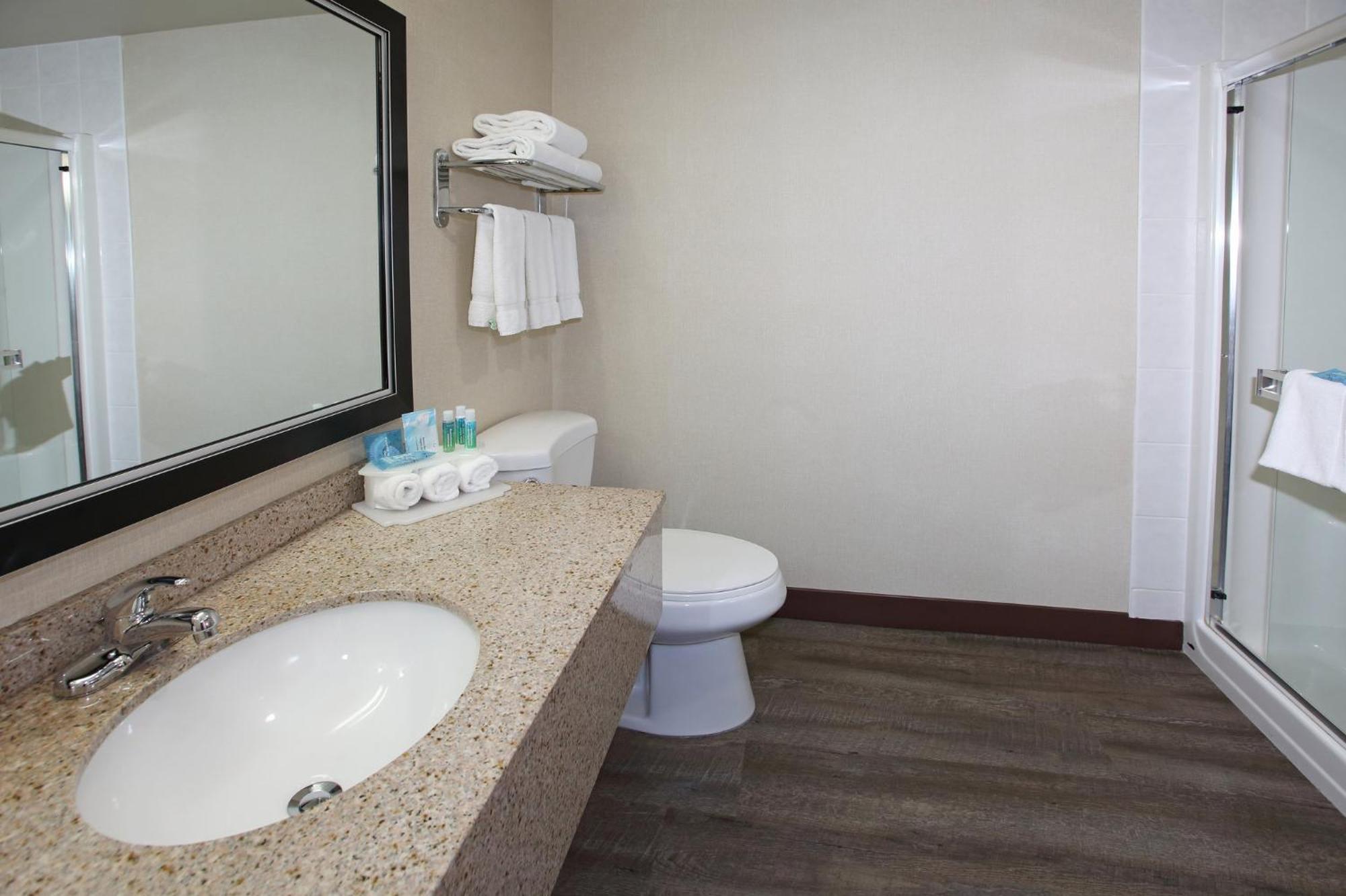 Hotel Express & By Ihg 3*