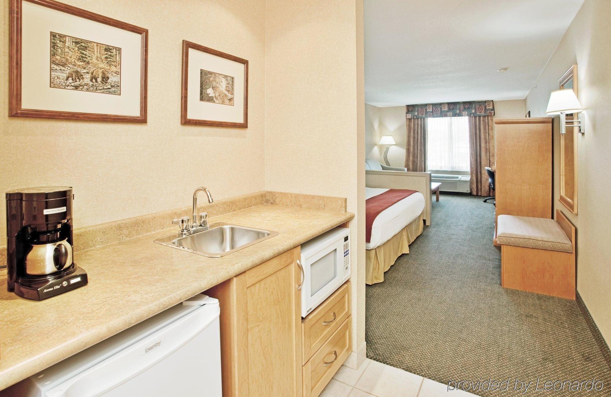 Express & By Ihg Hotel Vernon
