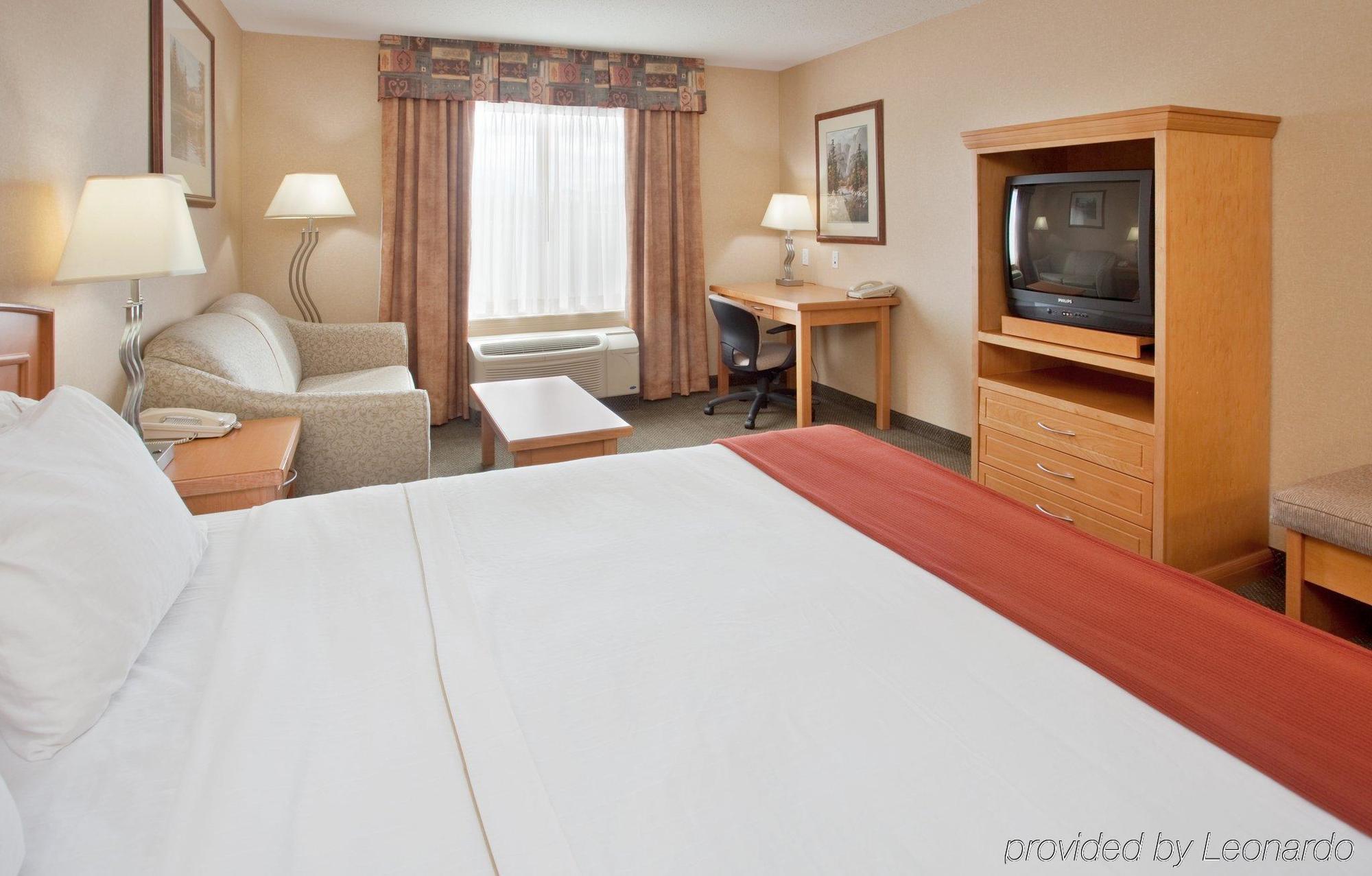 Express & By Ihg Vernon